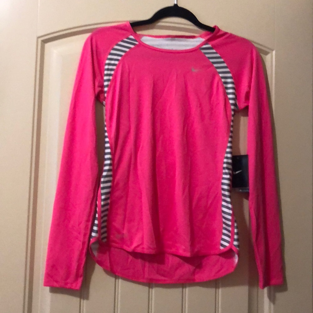 Nike top